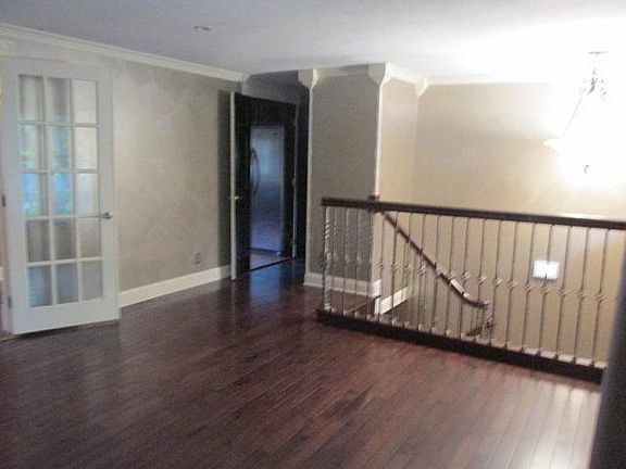 5th image of 292 Amfield Ct
