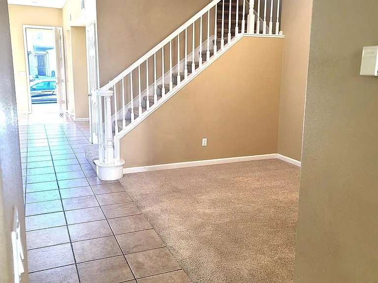 533 Stirling Ct — Photo 11