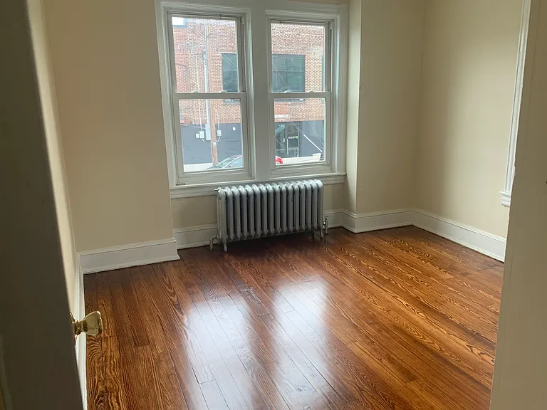 611 5th Ave — Photo 15