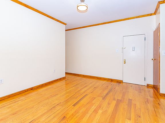 4th image of 81 Crooke Ave #217