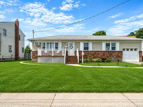 1028 Herzel Boulevard, West Babylon, NY 11704