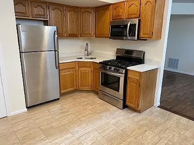 1st image of 109 Mallow St #2