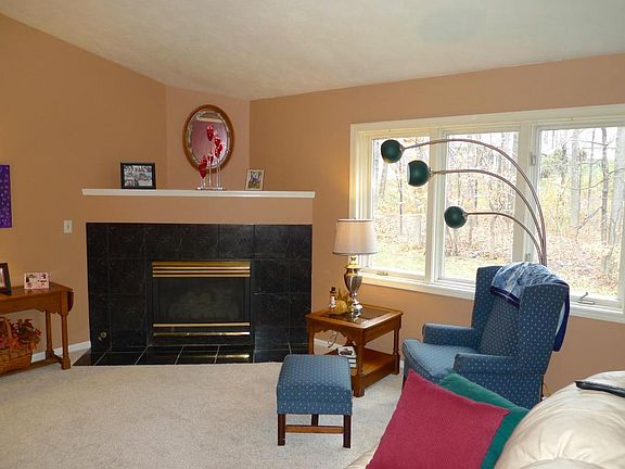 4th image of 1074 Pinewood Dr NW