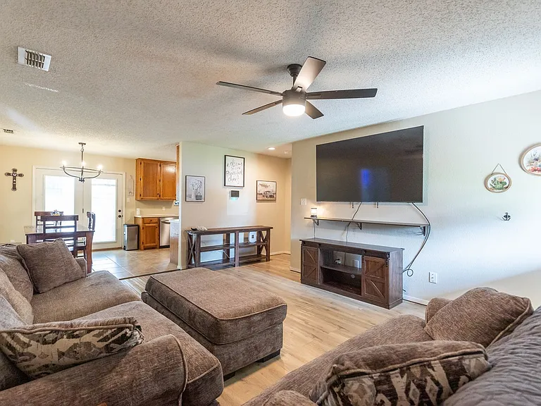 3818 Wake Forest Ln — Photo 5