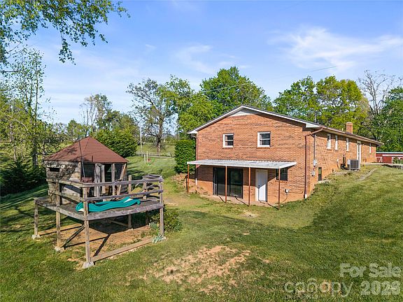 2nd image of 882 Queentown Rd