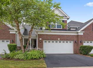 1032 Riviera Dr, Elgin, IL 60124