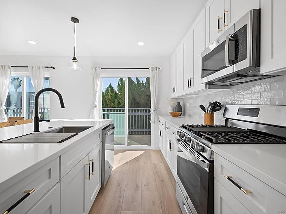 5th image of 836 Island Ct
