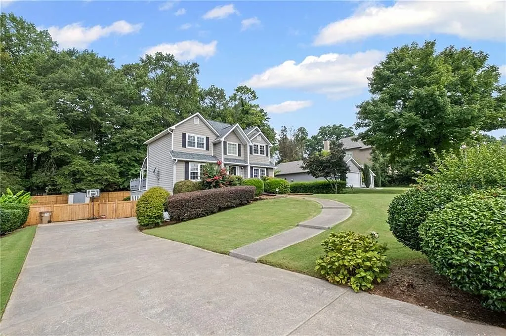 3 bed, 3.0 bath, 2936 sqft, $2,850 — Photo 4