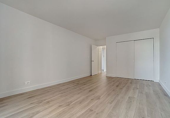 5th image of 300 Mercer St APT 5e