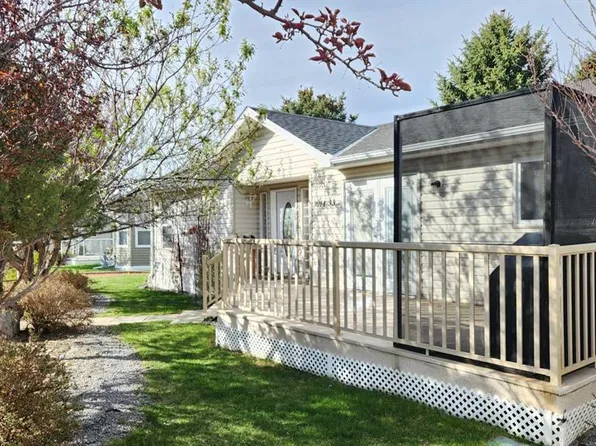 3014 33rd Ave S, Lethbridge, AB T1K 7K1