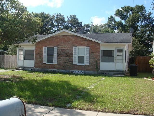 1st image of 609 McLennan St