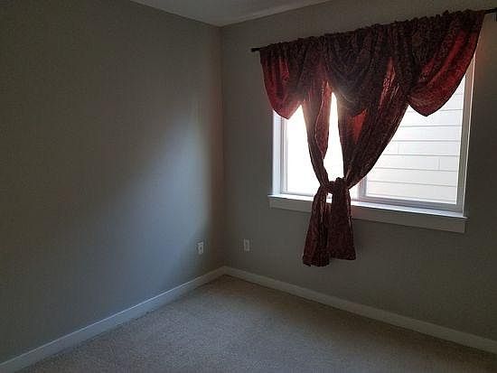 4th image of 153 NE 72nd Ave