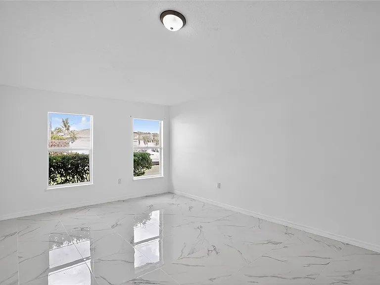 1118 Perpignan Ct — Photo 6