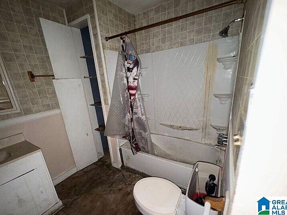 2nd image of 2516 Pleasant Valley Rd