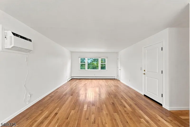 3 bed, 1.0 bath, $2,800 — Photo 4