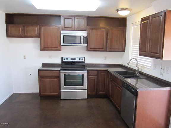 3rd image of 9512 N 67th Ln