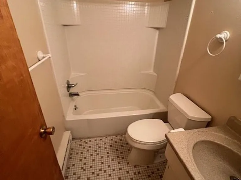 913 Dewey Ave — Photo 9