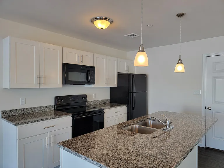 64 Rollins Ln — Photo 7