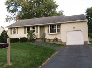 10 Chateau Ct, Loudonville, NY 12211