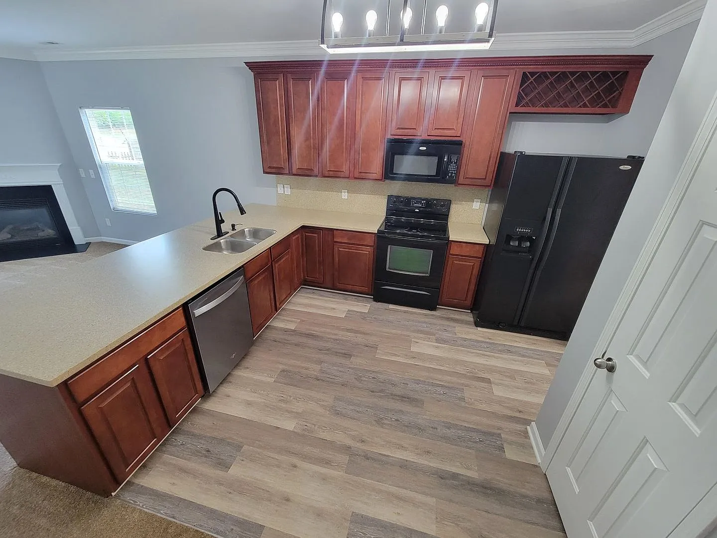 Stunning 4-Bedroom Home for Rent — Photo 4