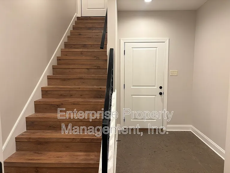 239 McLaughlin Dr — Photo 22