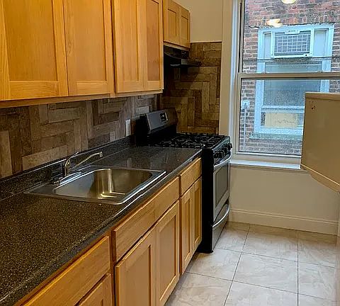 5th image of 1574 40th St #2R