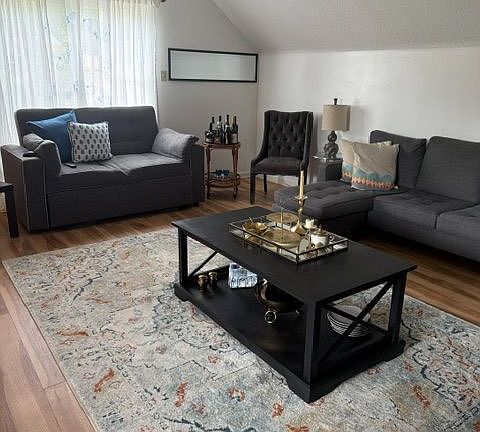 3rd image of 539 Elgin Mills Rd W Floor 2
