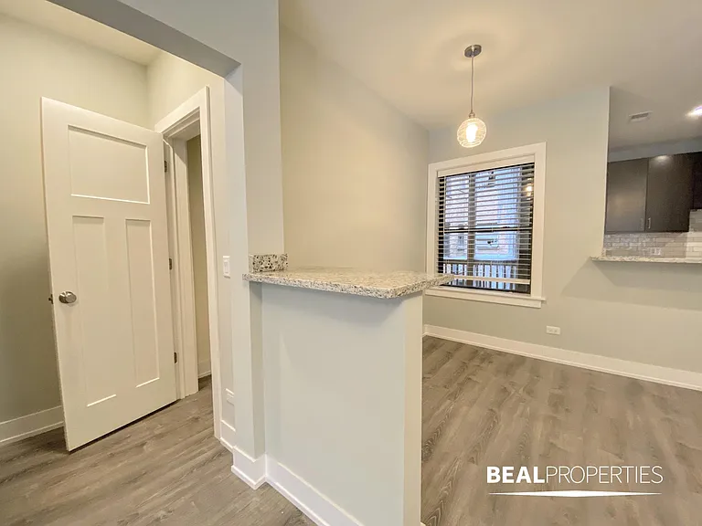 916 Crain St #101 — Photo 7