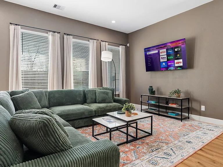 2708 Noble St — Photo 15