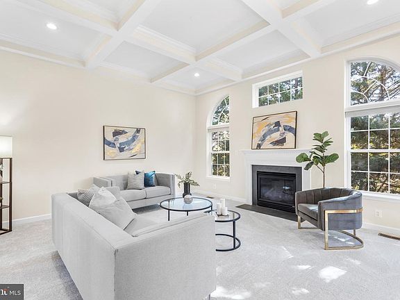 3rd image of 4509 Rhett Ln