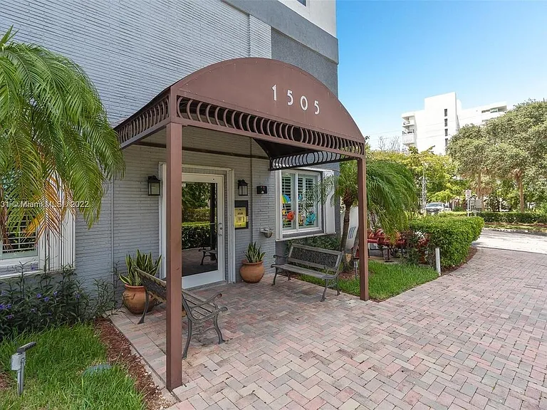 1505 N Riverside Dr #404 — Photo 20