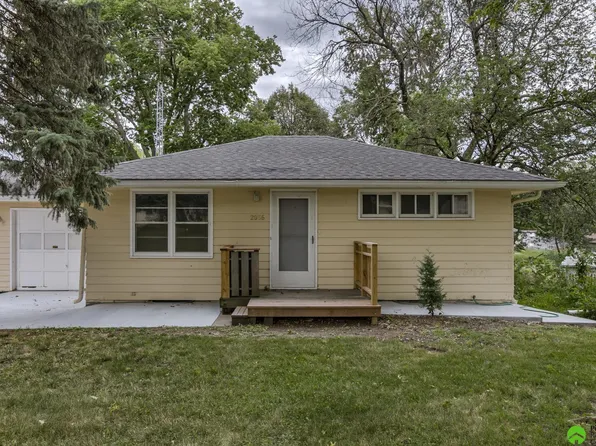 2036 N 63rd St, Lincoln, NE 68505