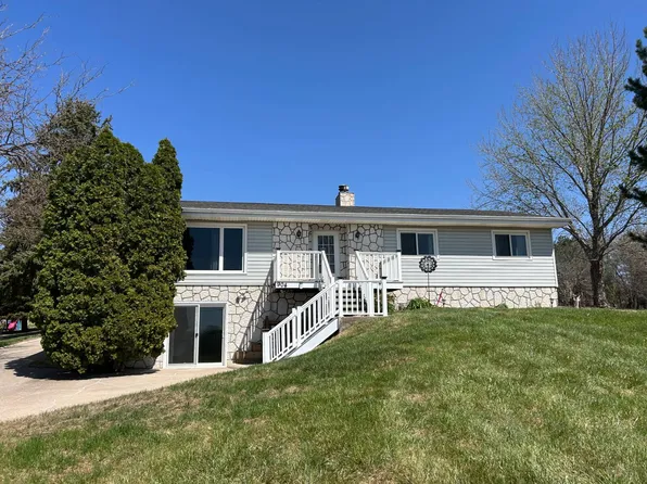 904 E 3rd St, Neligh, NE 68756