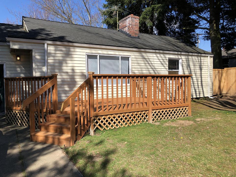 Deck in front yard