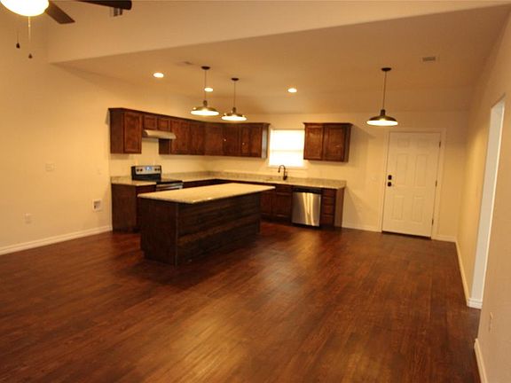 2nd image of 800 E Main St