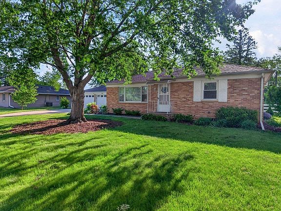 2nd image of 3104 Hillcrest Dr