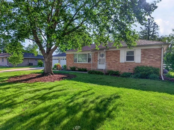 3104 Hillcrest Dr, Cedar Falls, IA 50613