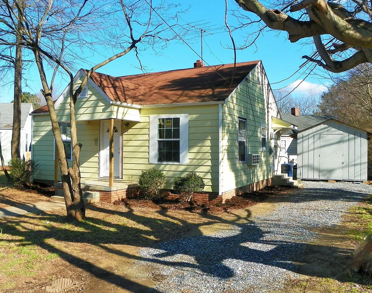 2 bed, 10 sqft, $995 — Photo 2