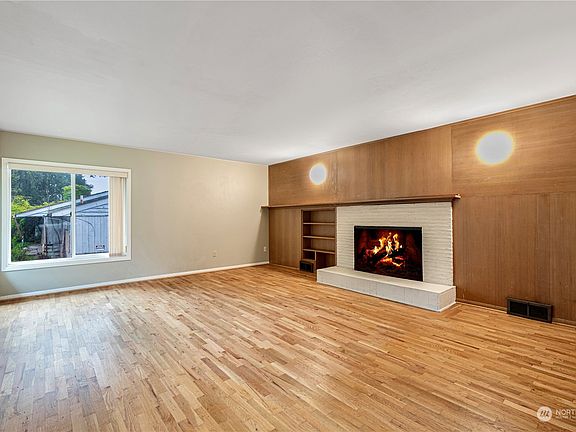 3rd image of 16024 Greenwood Avenue N