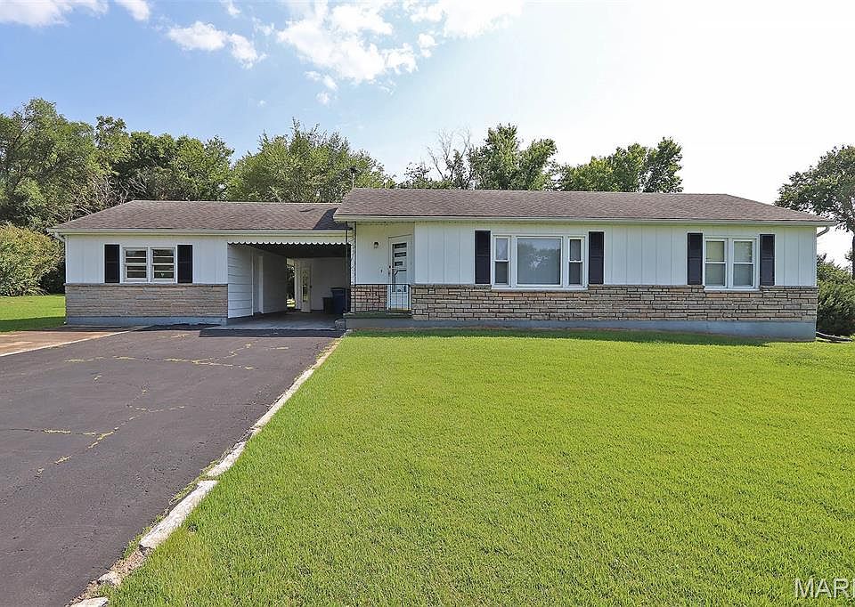 1st image of 302 Fairview Ln