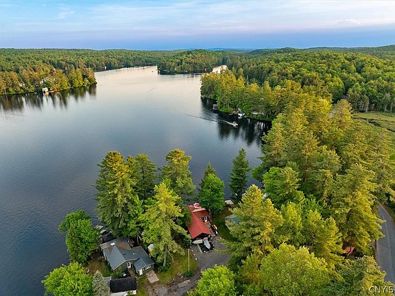 4th image of 9 Twin Pines Ln