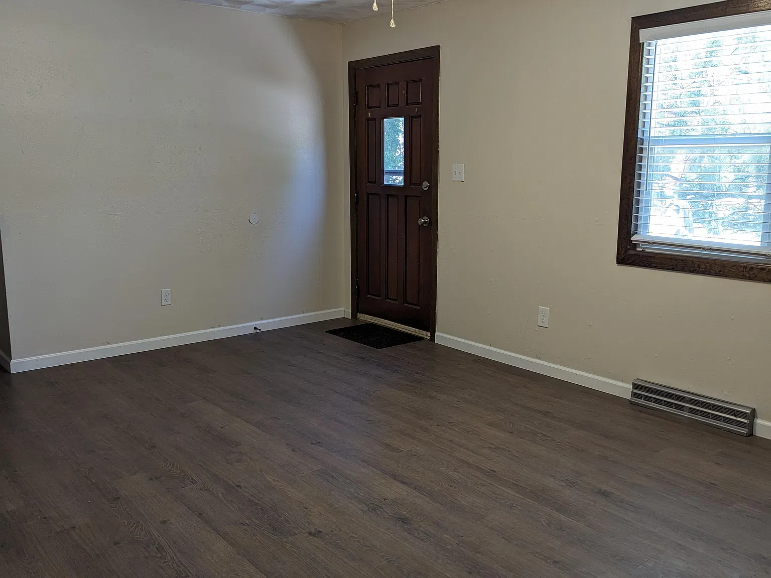 3 bed, 1008 sqft, $1,410 — Photo 2