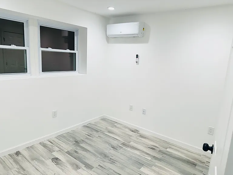 6944 Hillmeyer Ave — Photo 9