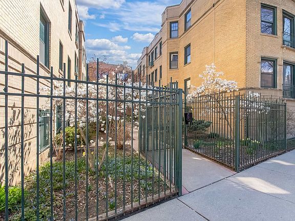 3rd image of 7033 N Sheridan Rd APT 2N