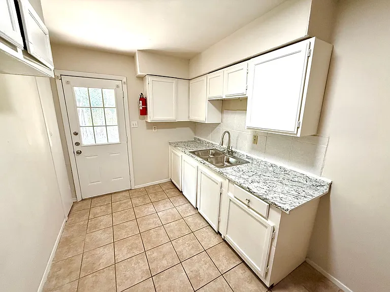 520 Prado St — Photo 11