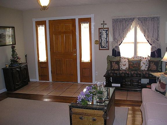 3rd image of 10437 Ambursen St