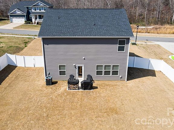 3rd image of 220 Sugar Hill Rd