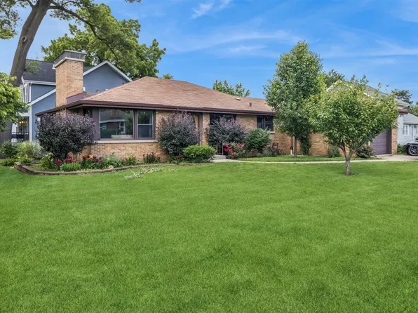 4 E Madison St, Villa Park, IL 60181