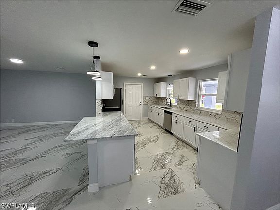 3rd image of 1329 Sunrise Dr