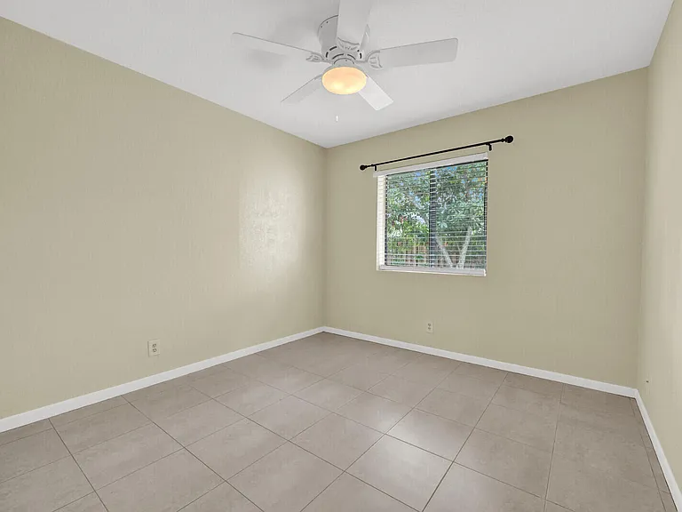 5864 Strawberry Lakes Cir — Photo 15